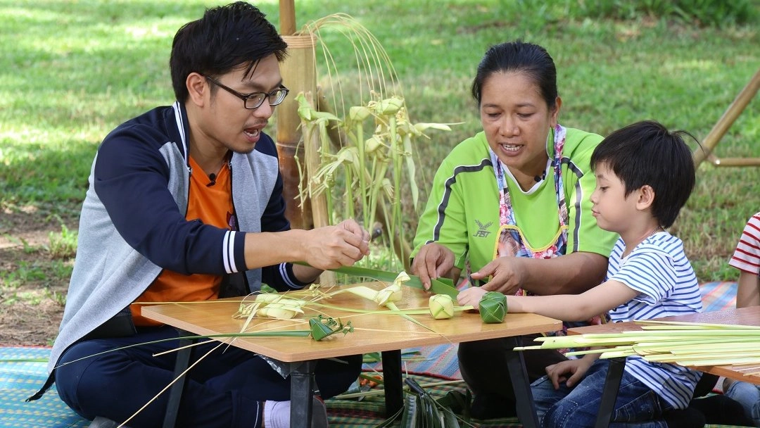 โมบายจากใบมะพร้าว