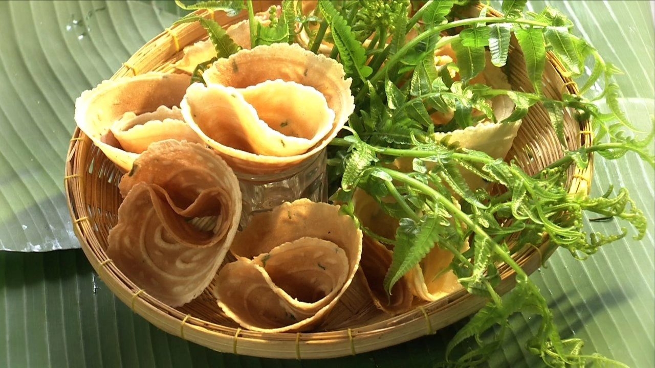 ขนมทองพับผักกูด