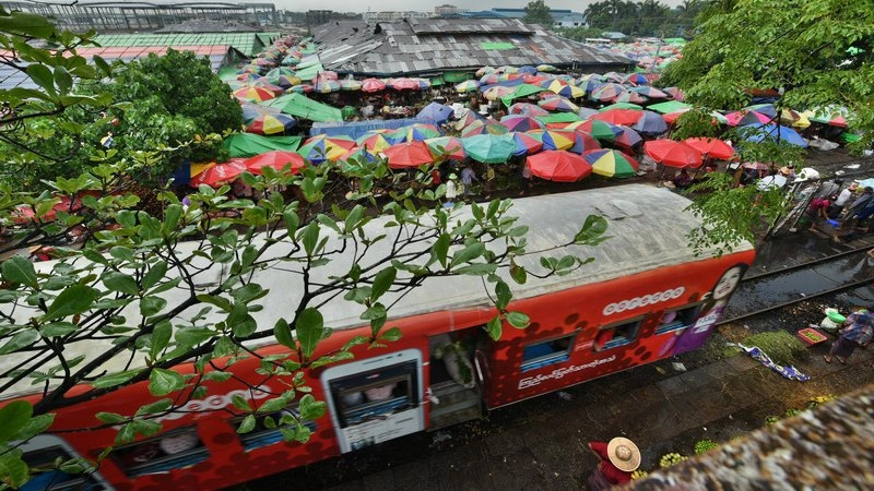 รถไฟอลเวงที่ชานชาลา