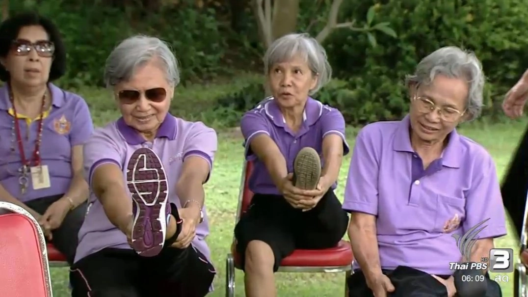 ท่ายืดสะบัก แก้อาการปวดหัวไหล่