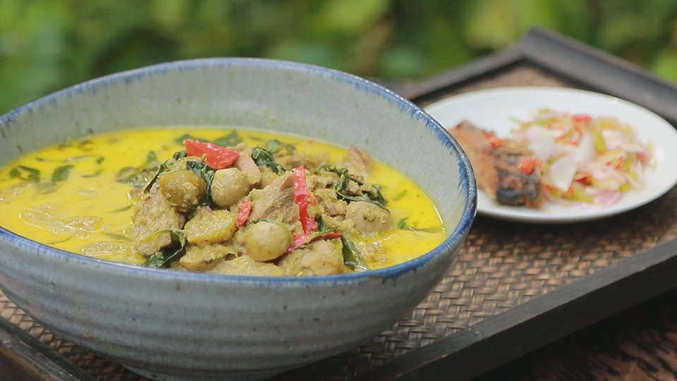 อร่อยริมรั้วกับกฤช เหลือลมัย