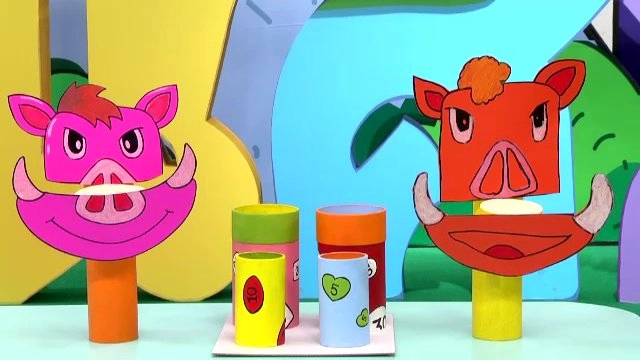 ​หมูป่างับลูกบอล