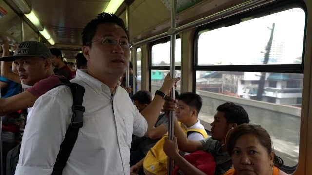 ตู้โชว์แห่งมะนิลา, ระบบรถไฟฟ้าในมะนิลา