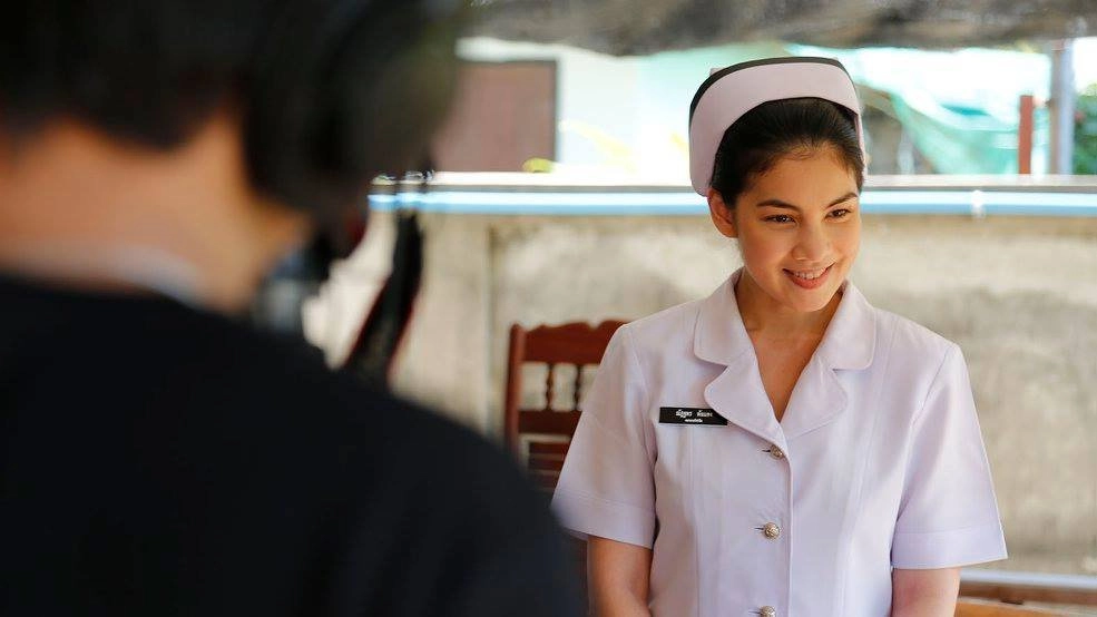 นางฟ้าในชุดขาวกับวีรบุรุษนักบิน