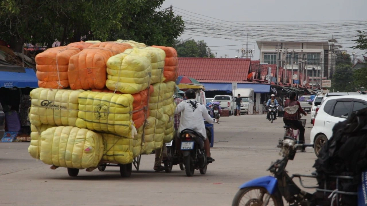 แฟชั่นด่วน ตัวตนคนยุคใหม่