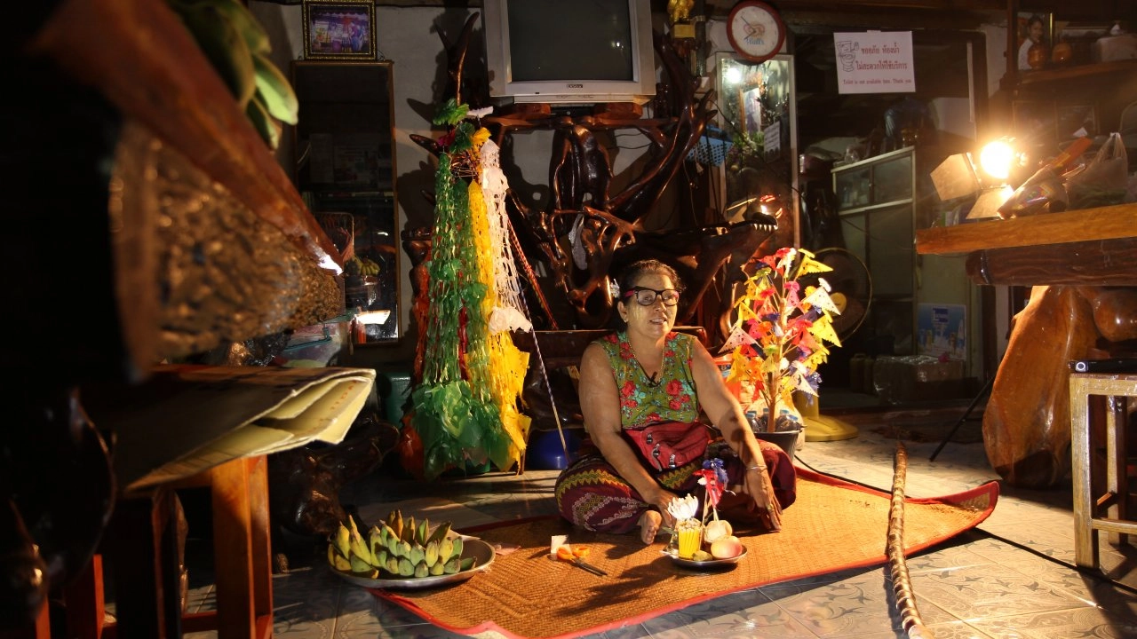 ลอยเรือสะเดาะเคราะห์