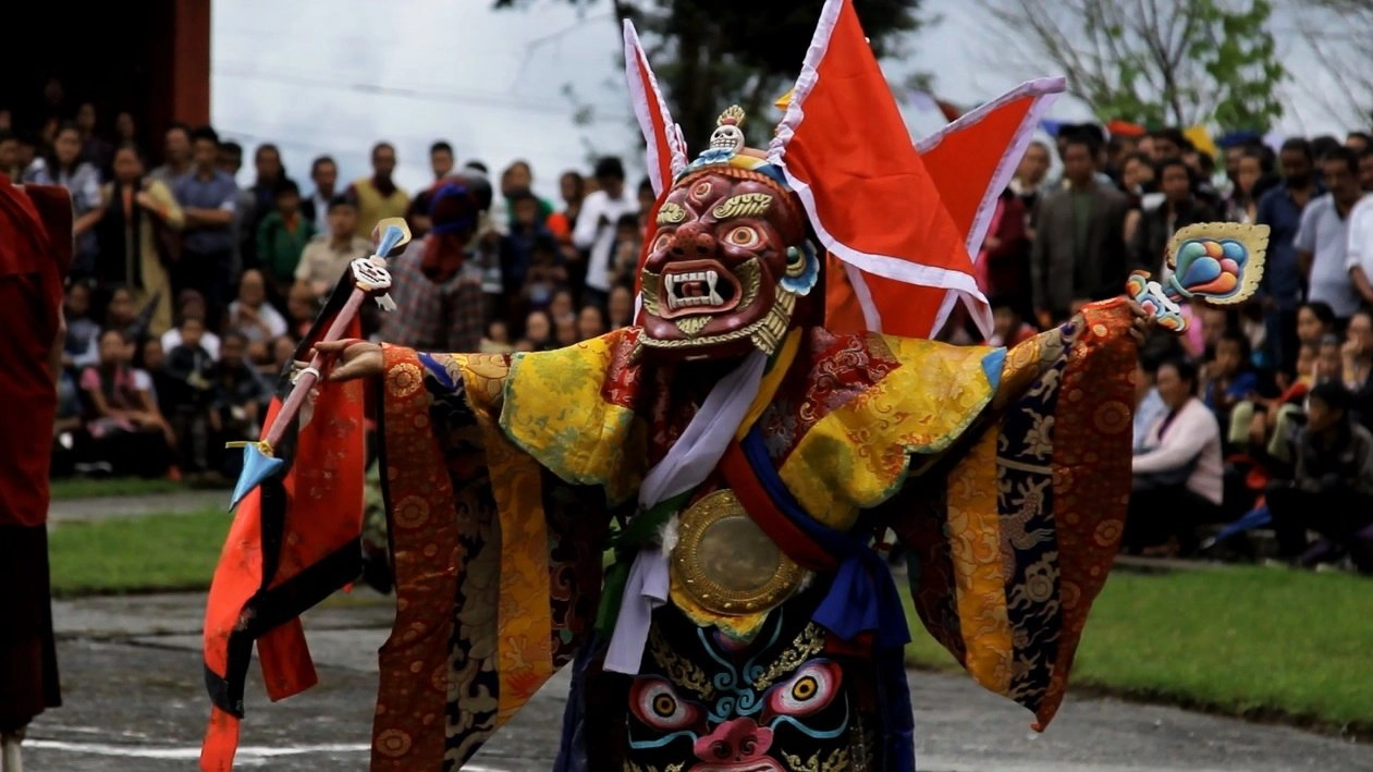 ชาวบูเธีย และระบำหน้ากากนักรบ