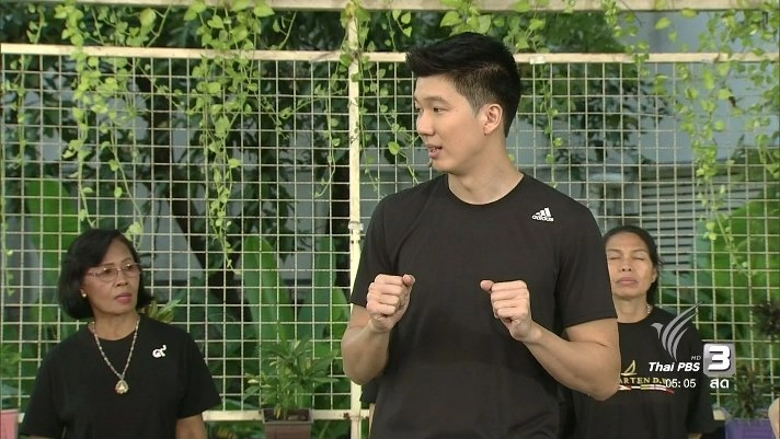 วิธีใช้เก้าอี้ไม้ยืนบริหารเอ็นร้อยหวาย