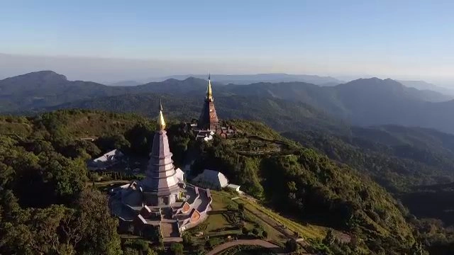 พระมหาธาตุเจดีย์นภเมทนีดล และ พระมหาธาตุเจดีย์นภพลภูมิสิริ, สลัดปลาเทราต์ย่างซอสญี่ปุ่น
