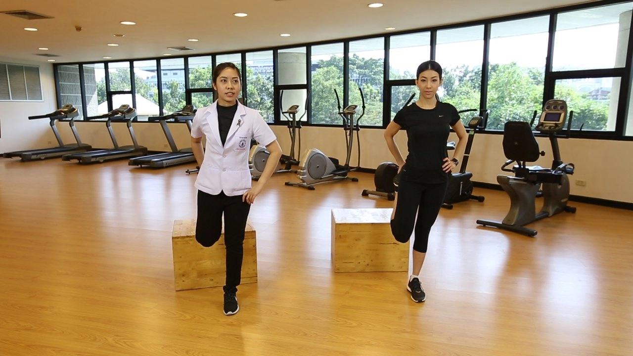 ยืดเหยียดกล้ามเนื้อก่อนวิ่ง, โยคะท่านักรบ – ป้องกันกล้ามเนื้ออ่อนแรง