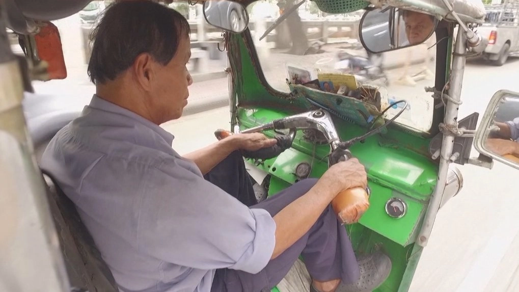 ลุงรถตุ๊กตุ๊ก VIP