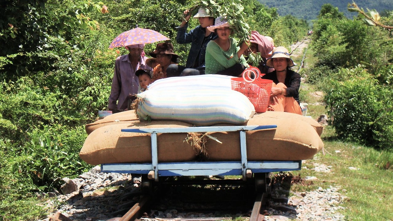 โลก 360 องศา ตอน รถรางไม้ไผ่ของกัมพูชา