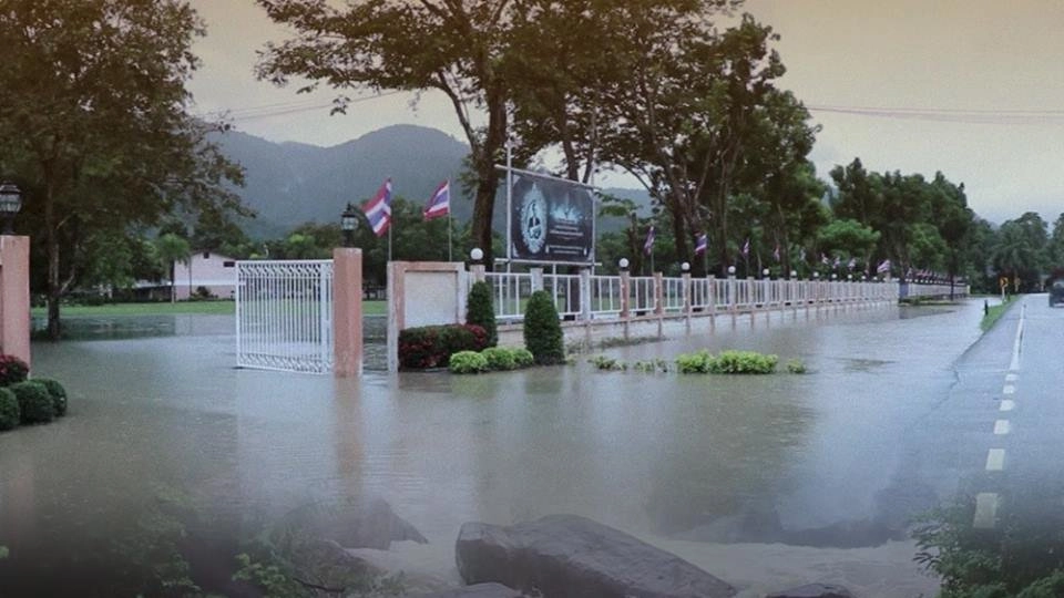 เตือนภัยน้ำป่าไหลหลาก ชุมชนสองฝั่งแม่น้ำท่วมแล้วกว่า 100 หลังคาเรือน จ.ตรัง