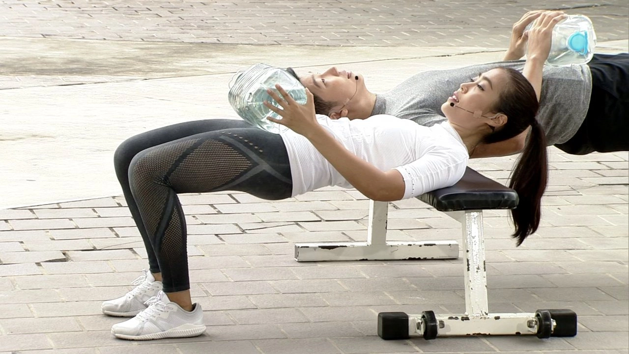 ท่าสะโพกสวยด้วยแกลลอนน้ำ