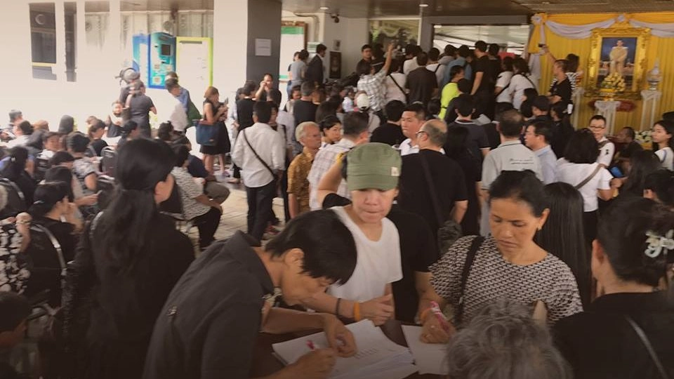 ประชาชนไม่พอใจ เหรียญที่ระลึกฯ ไม่พอจอง