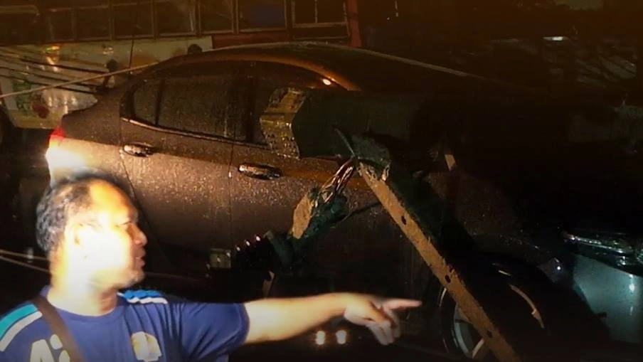 ย้ายเสาไฟฟ้าแรงสูงล้ม 18 ต้น อ.สามพราน จ.นครปฐม