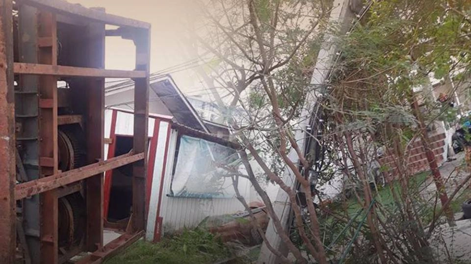 ปั้นจั่นตอกเสาเข็มล้มหวิดทับบ้านคน เขตยานนาวา กทม.