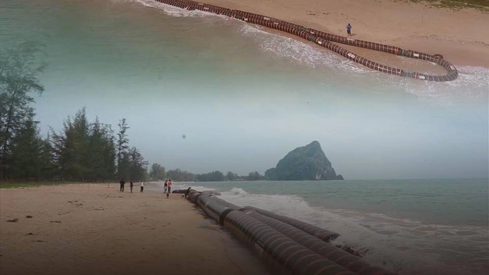 ท่อส่งน้ำมันดิบขนาดใหญ่หนัก 14 ตันลอยเกยชายหาด จ.ชุมพร