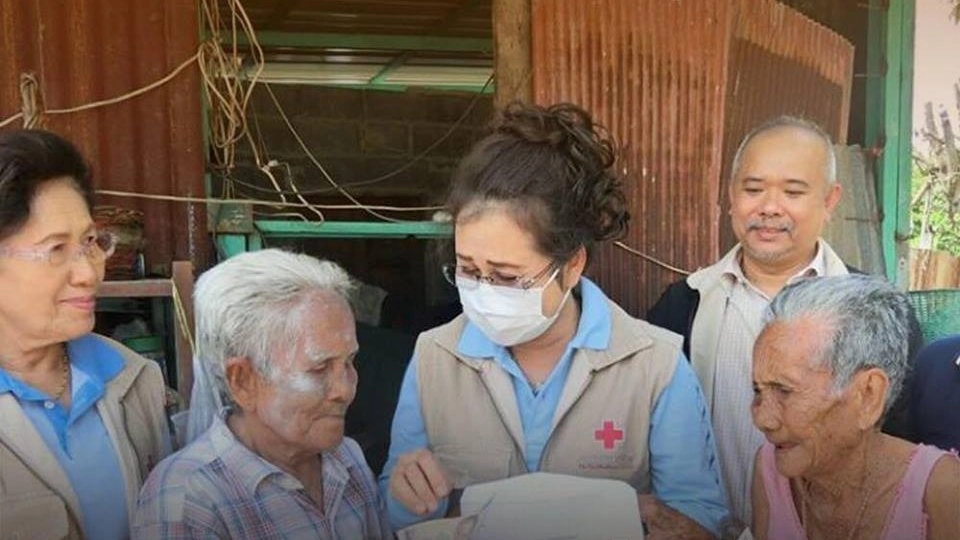 บูรณาการเร่งช่วยสองยายตาบอด อ.เมือง จ.อ่างทอง