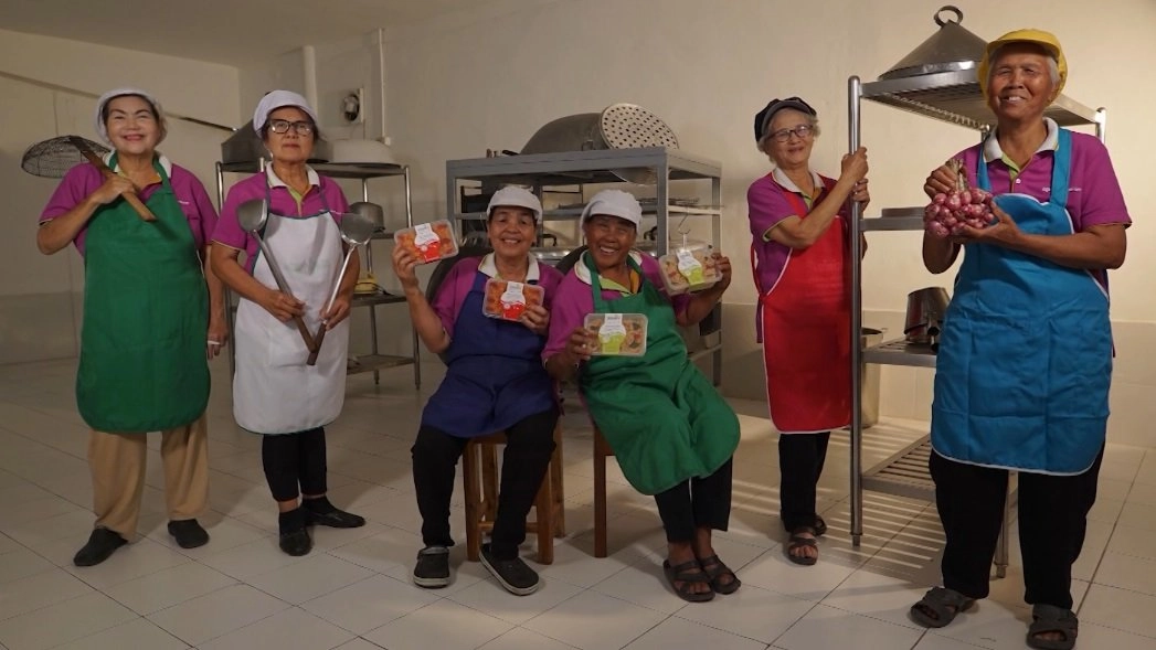 แก๊งคุณป้าหมี่กรอบเงินล้าน/สูงวัยยายชา สุขกาย สบายใจ