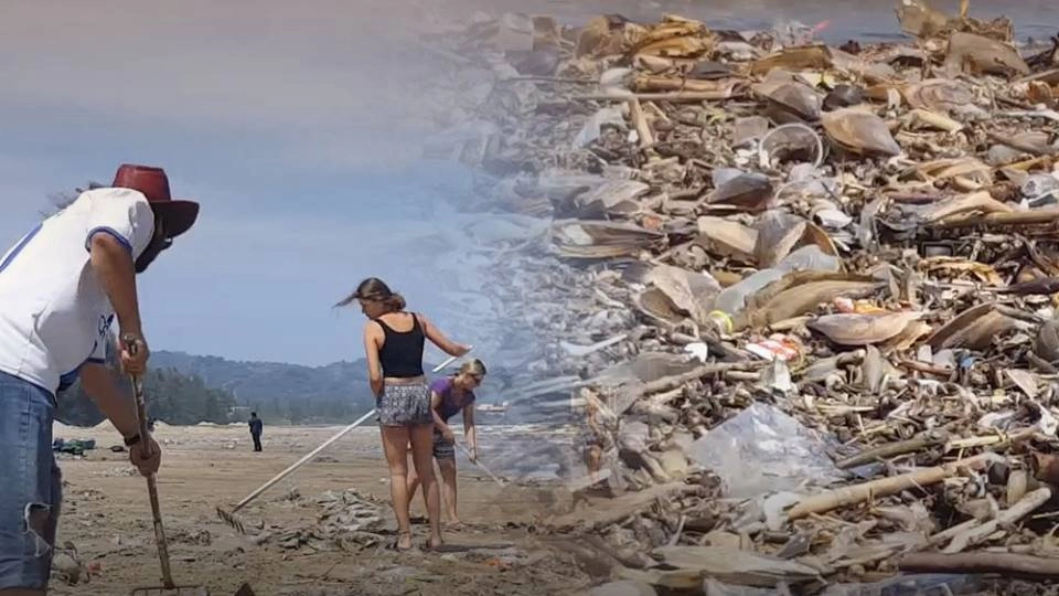 ซากหอยเน่าส่งกลิ่นเหม็น ชายหาดวนอุทยานปราณบุรี จ.ประจวบคีรีขันธ์