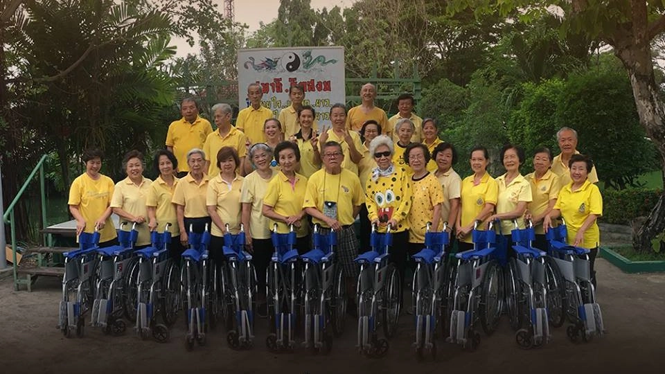 ชมรมไท่เก็กชวนชื่นพาร์ควิลล์กรีนวิลล์ มอบรถเข็นคนพิการ 12 คัน