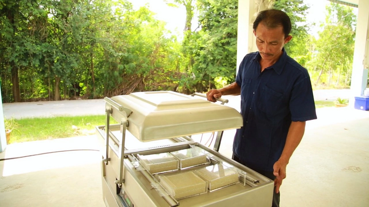 การบรรจุและจัดจำหน่ายข้าว