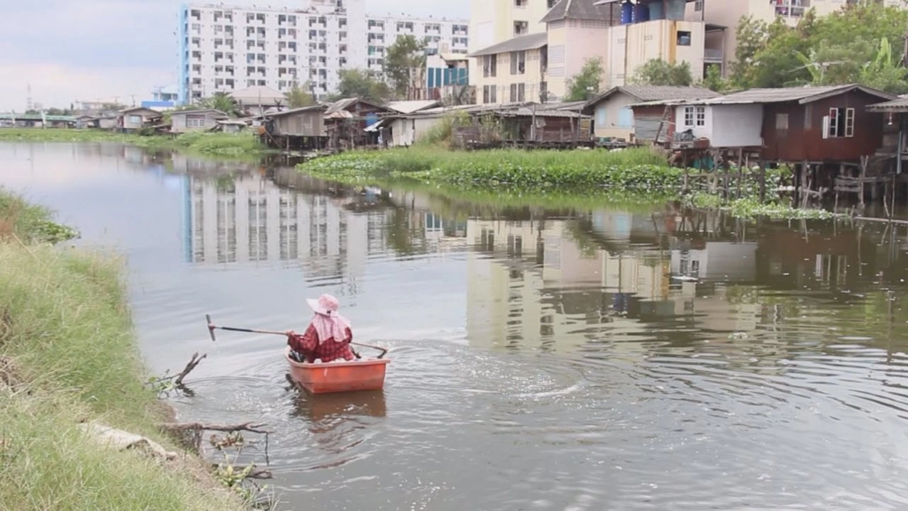จัดระเบียบคนริมคลอง