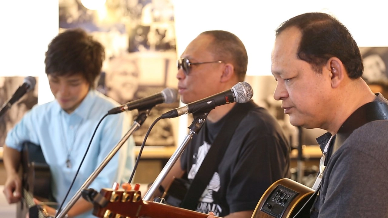 เขียนเป็นคำ ฮัมเป็นเพลง