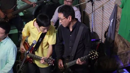 ความสุขสองโลก