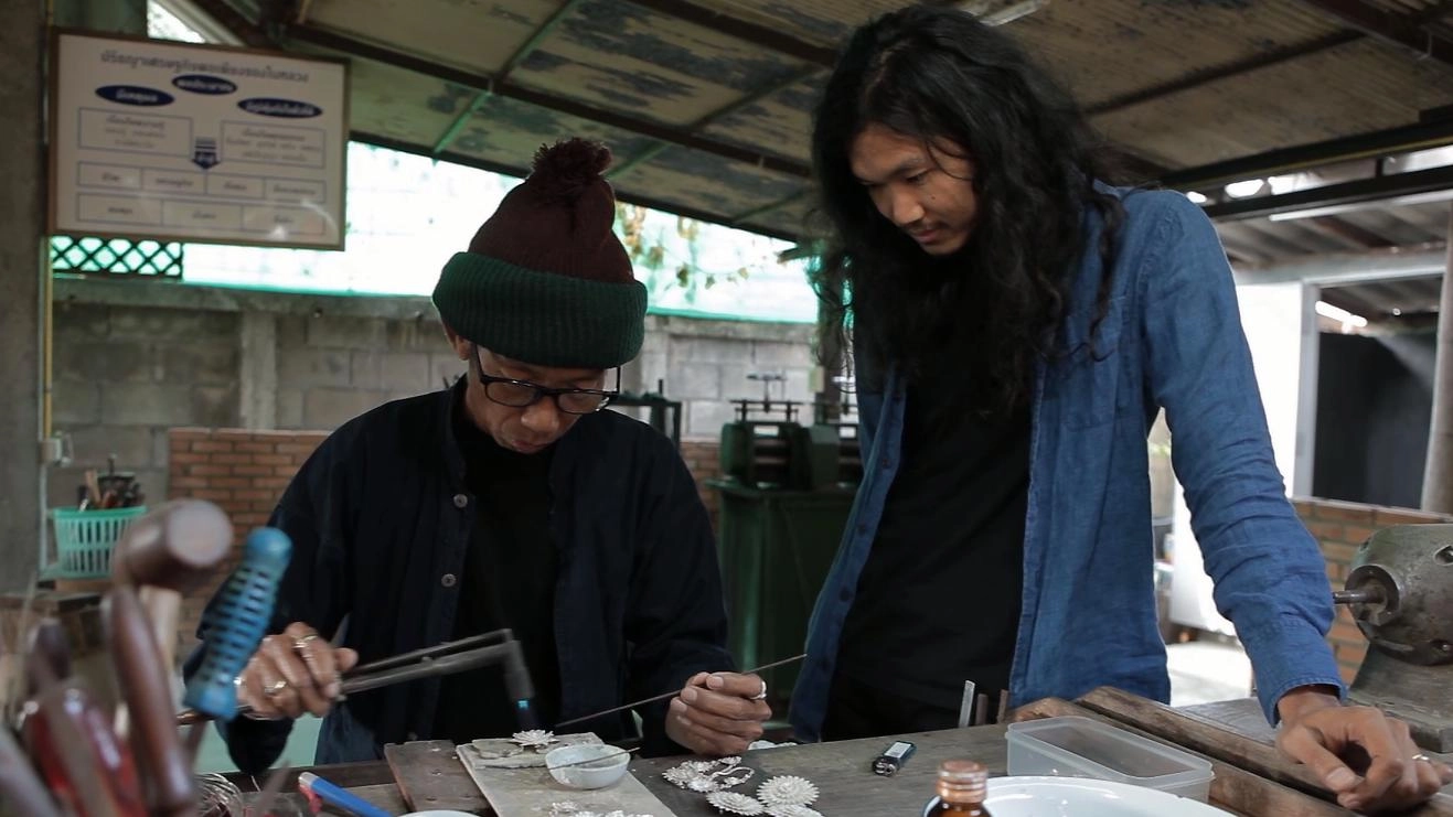 เครื่องเงินยัดลาย