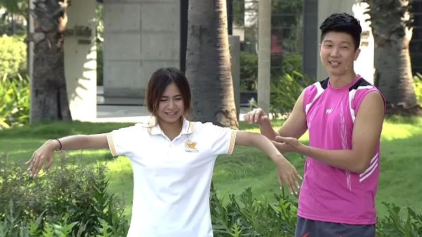 ท่าบริหารยกกระชับหน้าอก