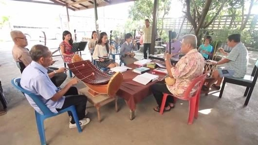 คนมีราก