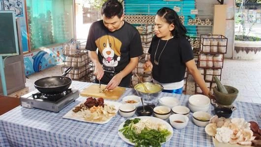 เมนูสารพัดเห็ดที่ จ.นครปฐม กับ “จอย ชวนชื่น”