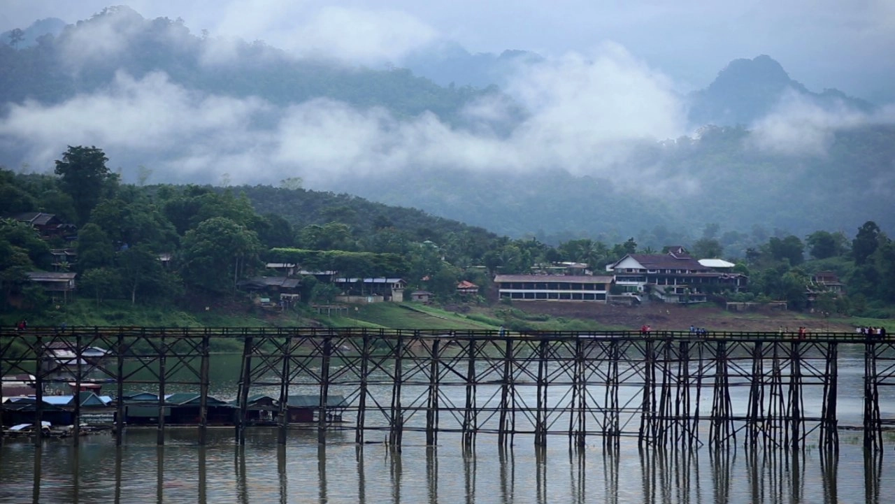 ลอยเรือเมืองมอญ