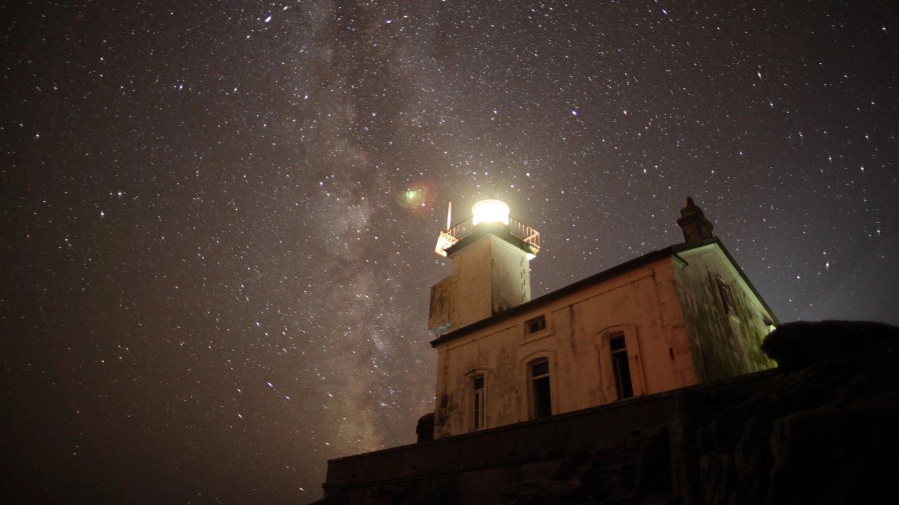 โลก 360 องศา ตอน ประภาคาร บ้านของผึ้งดำ