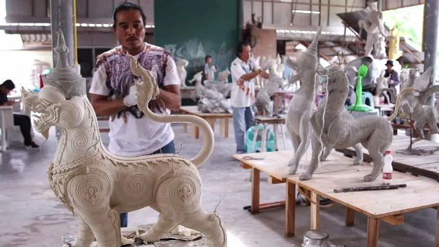 ประติมากรรมช่างปั้นเมืองเพชร