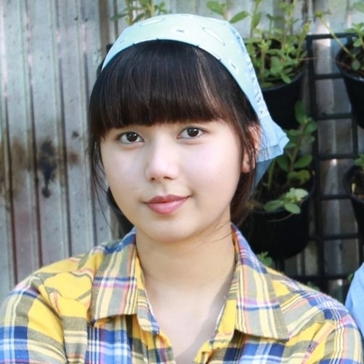 พลอย ศรนรินทร์