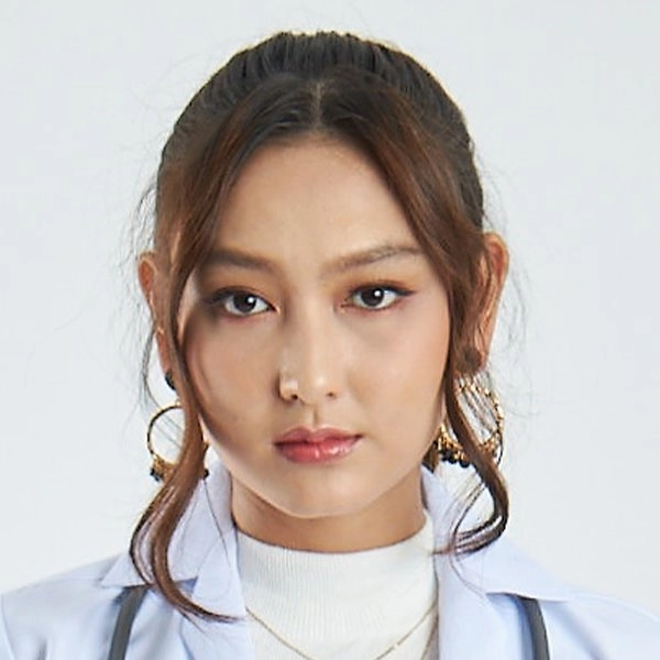 แพรว - นฤภรกมล ฉายแสง