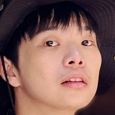 อภิสิทธิ์ สี่