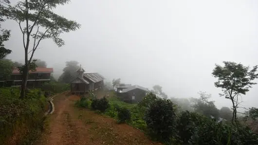 รัฐชินหลังม่านฝน