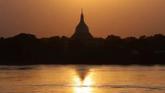 เมื่อเอยาวดีไหลผ่าน