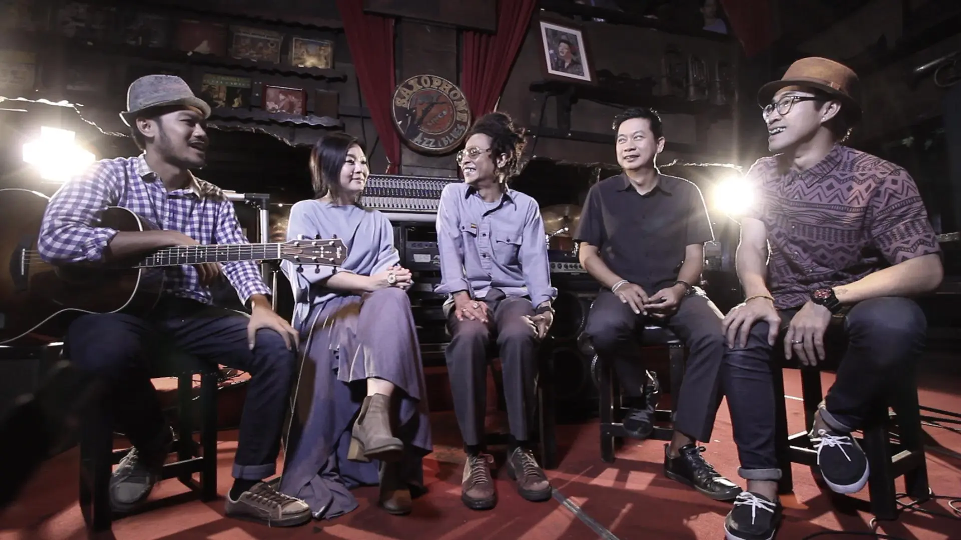 ยกเพลงขึ้นบก