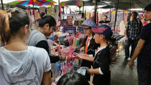ตลาดนัด สารพัดนึก