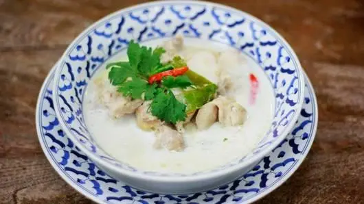 ต้มข่าไก่