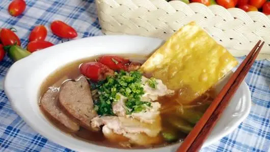 เด็กทานได้ผู้ใหญ่ทานดีกับ ก๋วยเตี๋ยวหมู ซุปมะเขือเทศ