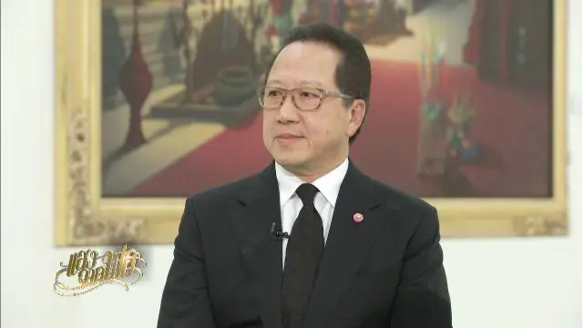 นักธุรกิจหัวใจศิลป์, ​คนดนตรีปลูกผัก..ตามรอยพ่อ, เบิร์ด-เอกชัย บรรเลงเพลงพระราชนิพนธ์ กึกก้องโลก
