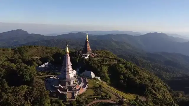 พระมหาธาตุเจดีย์นภเมทนีดล และ พระมหาธาตุเจดีย์นภพลภูมิสิริ, สลัดปลาเทราต์ย่างซอสญี่ปุ่น