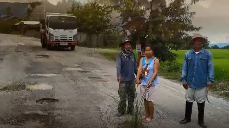 ถนนชำรุดนานหลายปี ไร้หน่วยงานเหลียวแล อำเภอเมือง จังหวัดพะเยา