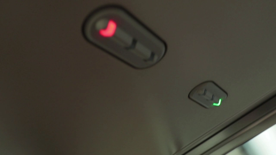 รู้ให้ลึกเรื่องญี่ปุ่น : ไฟแจ้งเตือนบนรถไฟ ที่นั่งตรงไหนว่าง ?